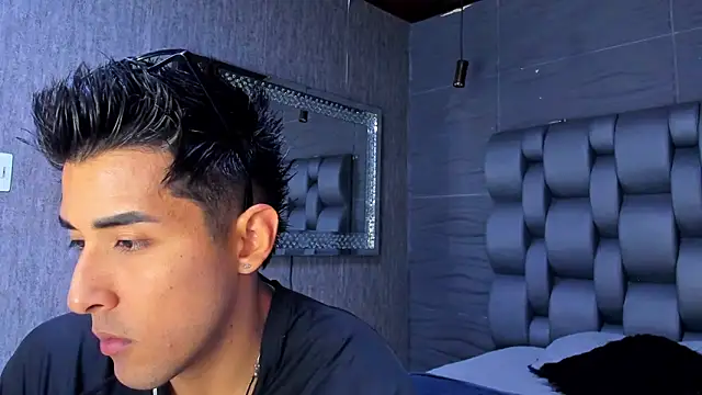 Snapshot of alangreek1 chatting on 04.14.26 alangreek1 online show from 04.14.26