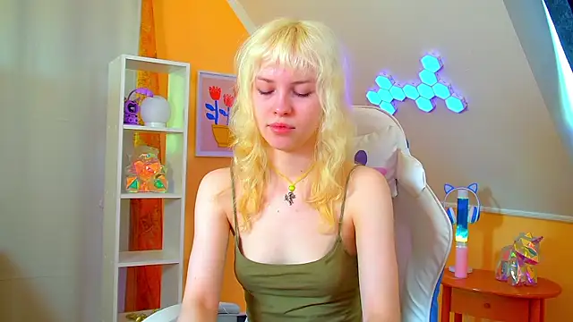 Snapshot of HannahHollis chatting on 06.03.26 HannahHollis online show from 06.03.26