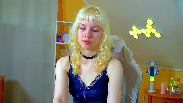 Snapshot of HannahHollis chatting on 06.24.26 HannahHollis online show from 06.24.26