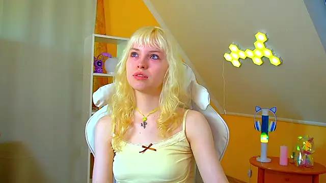 Snapshot of HannahHollis chatting on 06.25.26 HannahHollis online show from 06.25.26