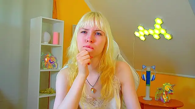 Snapshot of HannahHollis chatting on 07.16.26 HannahHollis online show from 07.16.26