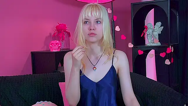 Snapshot of HannahHollis chatting on 07.18.26 HannahHollis online show from 07.18.26