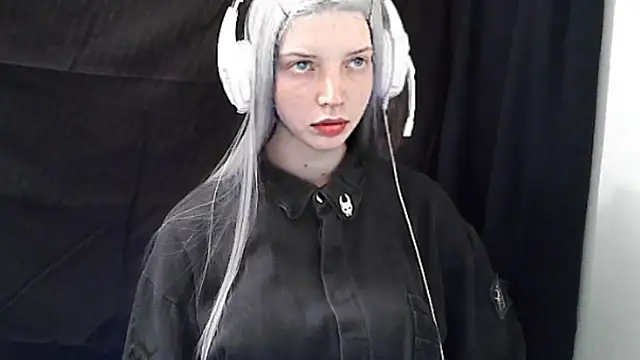 Snapshot of Crimson_Lady chatting on 05.26.26 Crimson Lady online show from 05.26.26