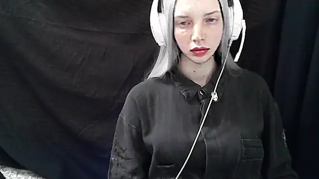 Snapshot of Crimson_Lady chatting on 05.27.26 Crimson Lady online show from 05.27.26