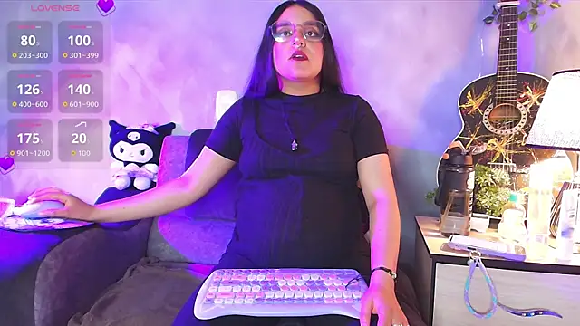 Snapshot of ambar__devon chatting on 05.18.26 ambar devon online show from 05.18.26