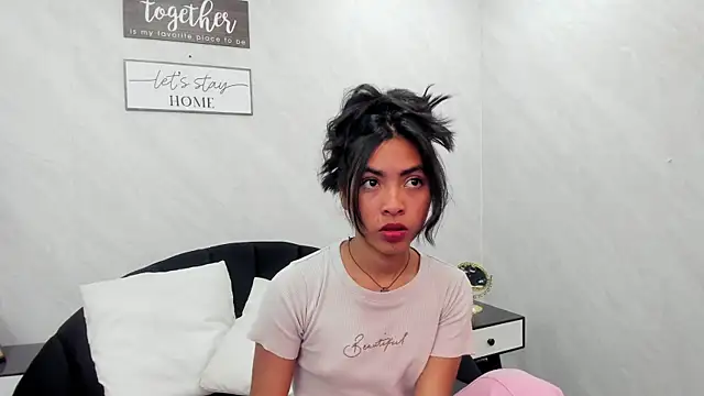 Snapshot of Babe_Alessandraa chatting on 04.13.26 Babe Alessandraa online show from 04.13.26