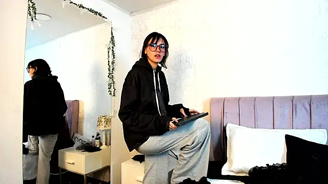 Snapshot of Alis_Roze chatting on 07.24.26 Alis Roze online show from 07.24.26