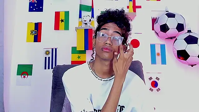 triiangel latinboy online show from 07.16.26