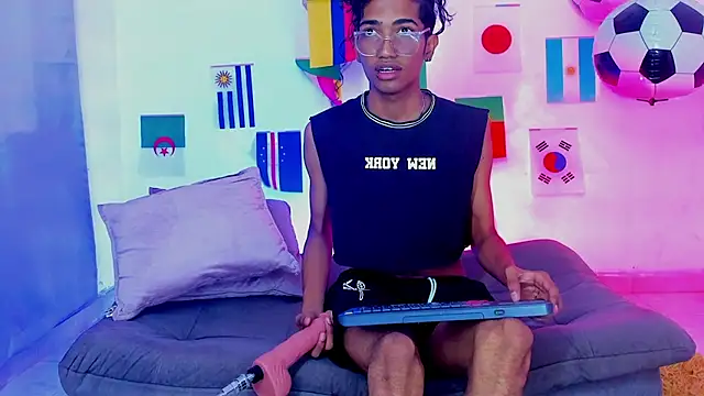triiangel latinboy online show from 07.19.26