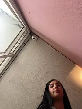 AlanaMartinez Pink online show from 04.29.26