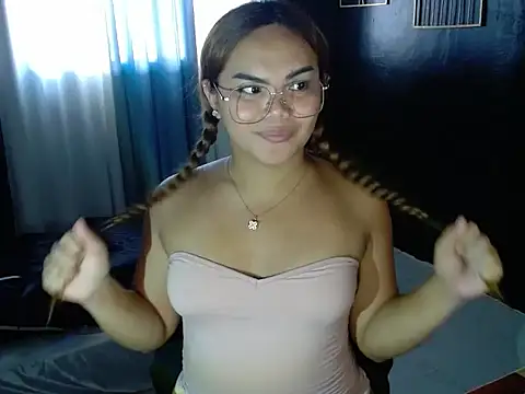 Snapshot of Kylie_mortel chatting on 04.09.26 Kylie mortel online show from 04.09.26