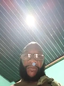 Snapshot of goodloveboss chatting on 04.15.26 goodloveboss online show from 04.15.26