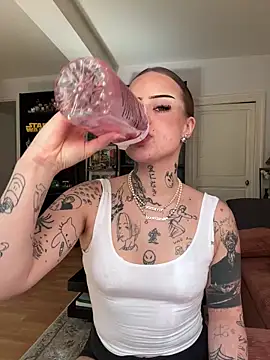 liloutatoou online show from 04.14.26