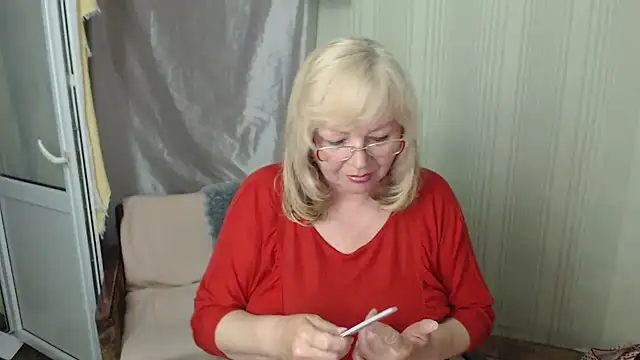 Snapshot of LavandaMay chatting on 05.19.26 LavandaMay online show from 05.19.26