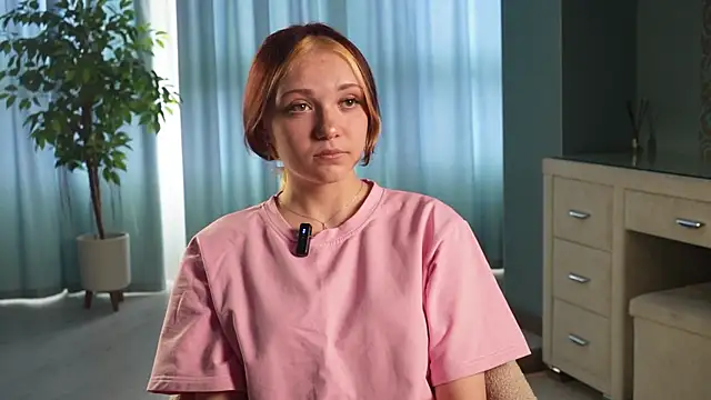 Snapshot of SonyaTacey chatting on 04.10.26 SonyaTacey online show from 04.10.26