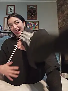 Snapshot of thailycupcake chatting on 04.14.26 thailycupcake online show from 04.14.26