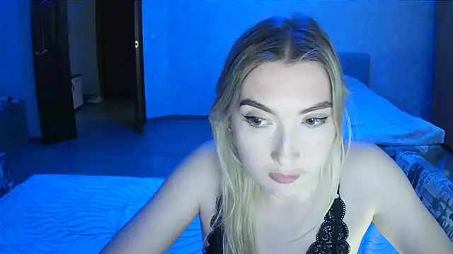 Snapshot of Mira_royy chatting on 06.17.26 Mira royy online show from 06.17.26