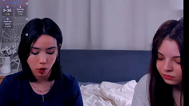 Snapshot of ReynaGrinvalsky chatting on 04.27.26 ReynaGrinvalsky online show from 04.27.26