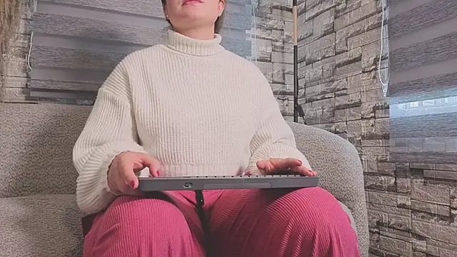 giigii hadidd online show from 07.25.26