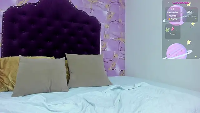 luna bloomm  online show from 07.15.26