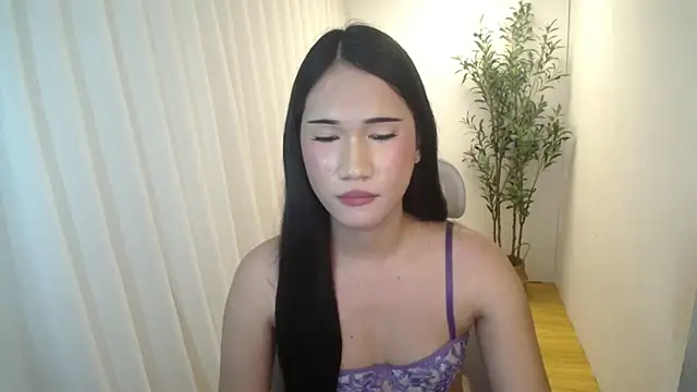 Snapshot of XiaOnAir chatting on 07.25.26 XiaOnAir online show from 07.25.26