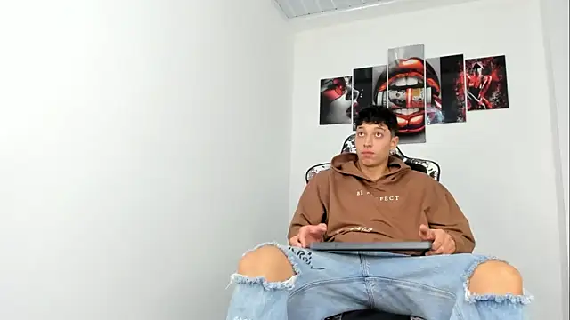 eithan boy  online show from 06.04.26