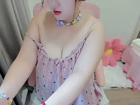Snapshot of Lunalalaa chatting on 05.28.26 Lunalalaa online show from 05.28.26