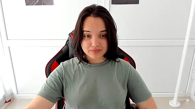 Snapshot of Caroline_cutte chatting on 05.19.26 Caroline cutte online show from 05.19.26