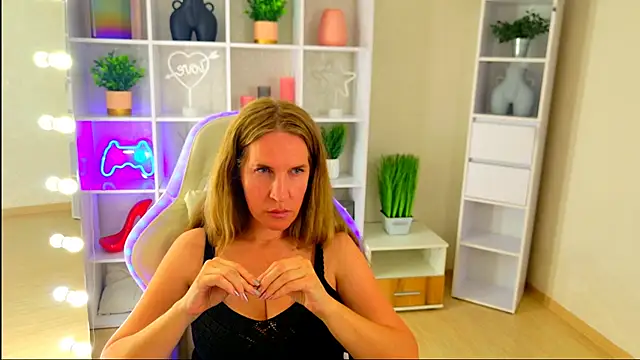 MollyLoll online show from 06.30.26