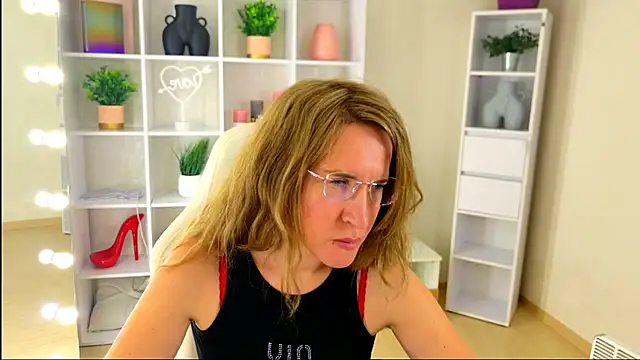 MollyLoll online show from 07.10.26