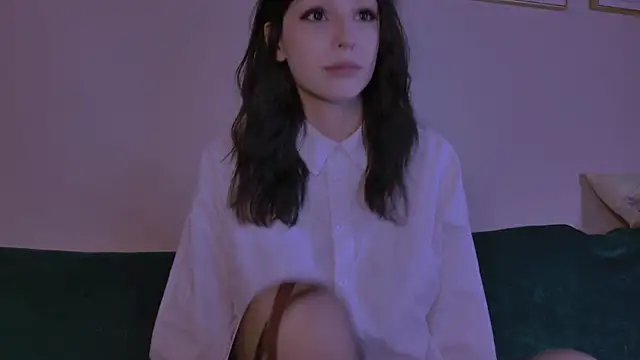 Snapshot of claire_bennett_ chatting on 04.14.26 claire bennett online show from 04.14.26