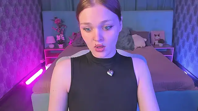 Emilly Hiil online show from 06.04.26