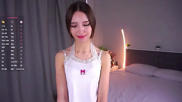 Snapshot of TamaGamelin chatting on 04.25.26 TamaGamelin online show from 04.25.26