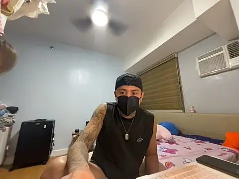 Snapshot of tattoo_hottie chatting on 04.12.26 tattoo hottie online show from 04.12.26