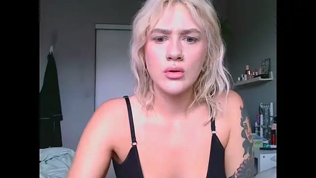 Snapshot of BettyBadNews chatting on 05.29.26 BettyBadNews online show from 05.29.26