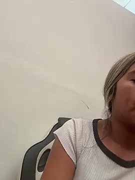 Snapshot of Kimmiebellarie chatting on 04.22.26 Kimmiebellarie online show from 04.22.26