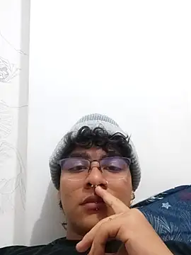 Snapshot of xhecho_uzumaki chatting on 04.22.26 xhecho uzumaki online show from 04.22.26