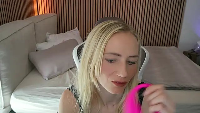 Snapshot of Ella_Mysterie chatting on 04.26.26 Ella Mysterie online show from 04.26.26