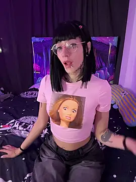 Snapshot of vibre__ chatting on 04.14.26 vibre online show from 04.14.26