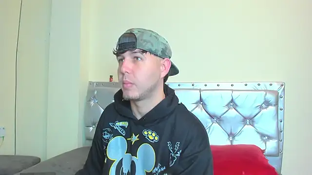 Snapshot of matthew_gill chatting on 04.12.26 matthew gill online show from 04.12.26