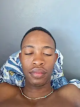 Snapshot of youngAndReckles chatting on 04.15.26 youngAndReckles online show from 04.15.26