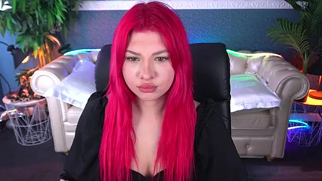 Snapshot of PinkyTrix chatting on 04.13.26 PinkyTrix online show from 04.13.26