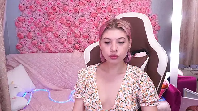 Snapshot of PinkyTrix chatting on 06.02.26 PinkyTrix online show from 06.02.26