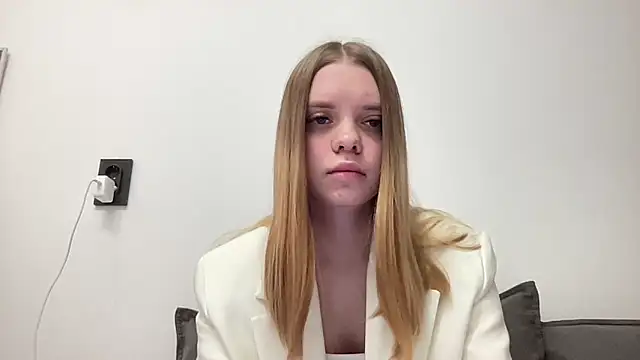 Snapshot of Moris_01_ chatting on 04.15.26 Moris 01 online show from 04.15.26