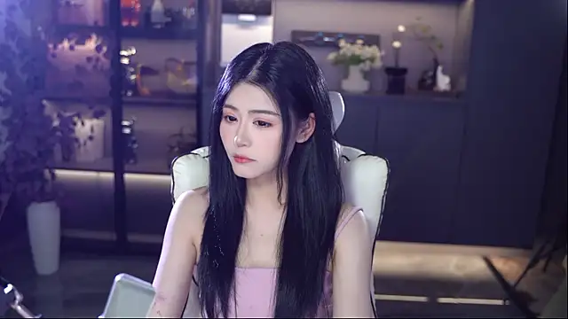 Snapshot of Seraphinei chatting on 05.15.26 Seraphinei online show from 05.15.26