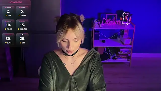 Snapshot of mari_grey chatting on 05.24.26 mari grey online show from 05.24.26