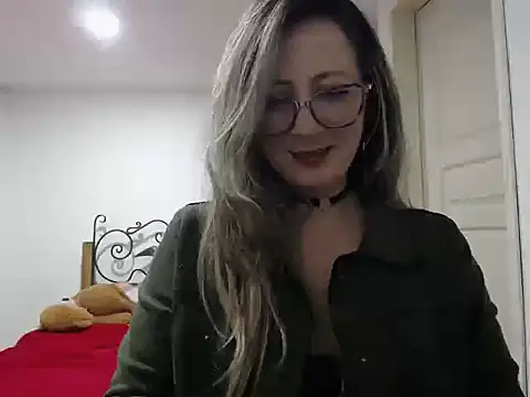 Snapshot of VALELUXX chatting on 05.01.26 VALELUXX online show from 05.01.26