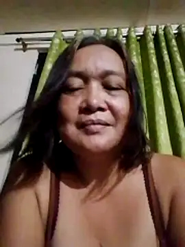 Snapshot of jeanyummytits chatting on 06.12.26 jeanyummytits online show from 06.12.26