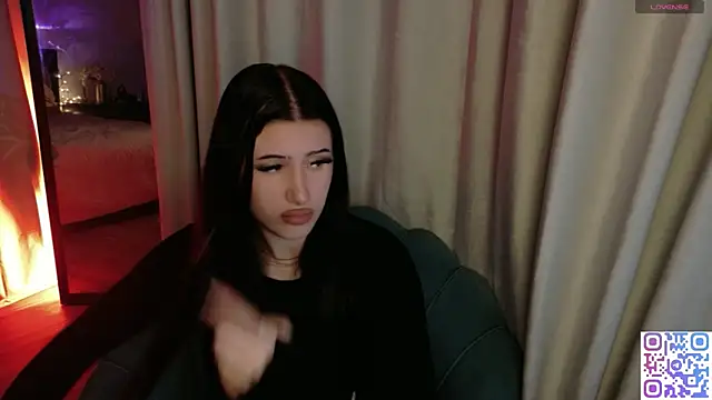 HazelHayesss online show from 04.18.26