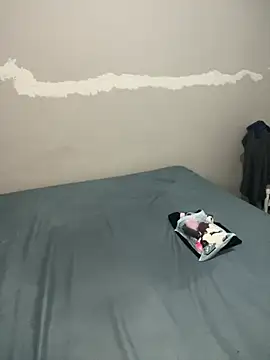 petite bee online show from 04.24.26
